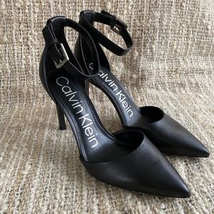 Calvin Klein Strappy Heels Closed Toe Faux Heel Black Classy 9 Women’s Shoes New